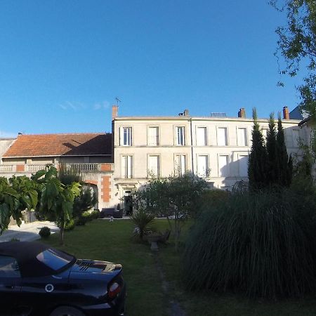 Chambres D'Hotes La Rive Mortagne-sur-Gironde Esterno foto