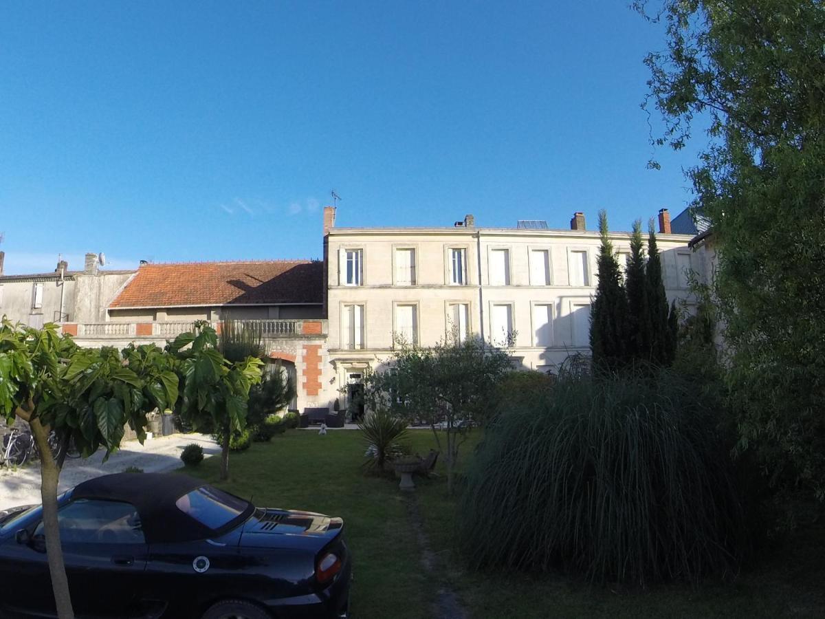 Chambres D'Hotes La Rive Mortagne-sur-Gironde Esterno foto